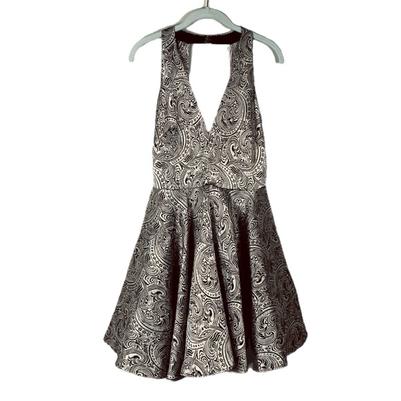BEBE Mini Party Dress Halter Paisley Scroll Metallic Champagne Black Size 8 Y2K - Picture 5 of 15